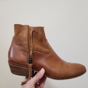 FRYE AND CO. Tan Ankle Boots